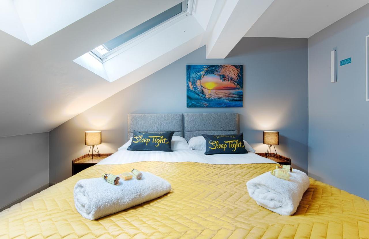 The Eistedfod Penthouse - Berwyn House Apartment Wrexham Bagian luar foto