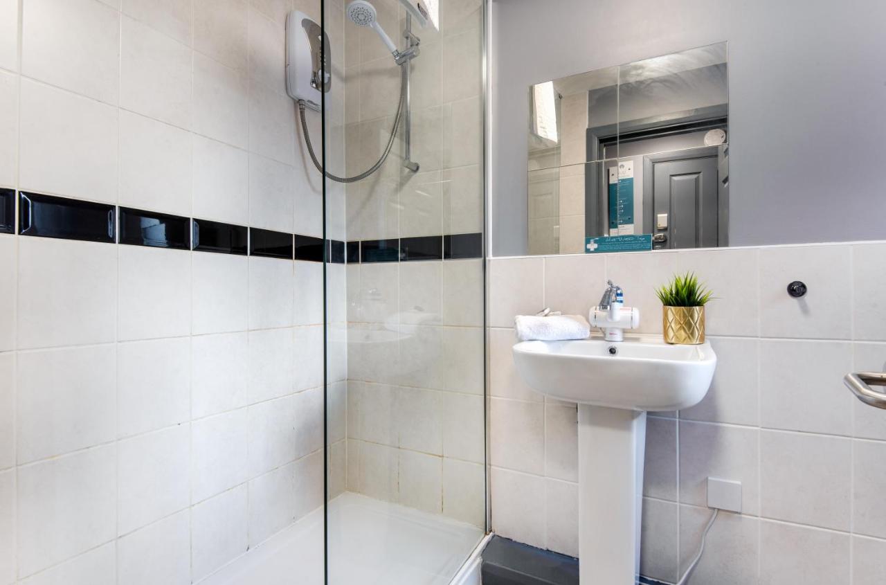 The Eistedfod Penthouse - Berwyn House Apartment Wrexham Bagian luar foto