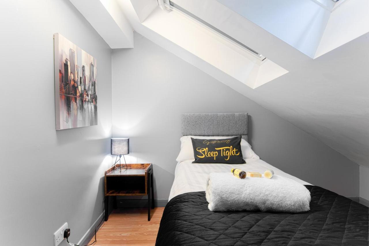 The Eistedfod Penthouse - Berwyn House Apartment Wrexham Bagian luar foto